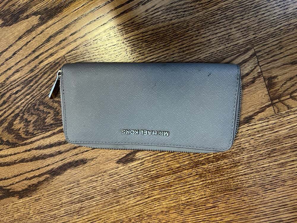 Michael Kors Jet Set Travel Saffiano Leather Continental Wallet in Grey